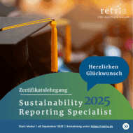 Absolventen mit Doktorhüten feiern den Abschluss